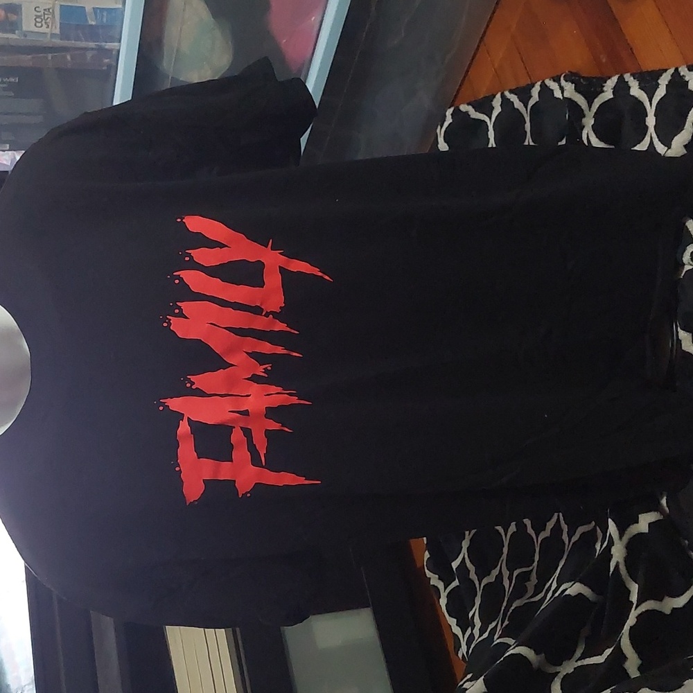 XL unisex Family First Shirt in‎ Black with red lettering